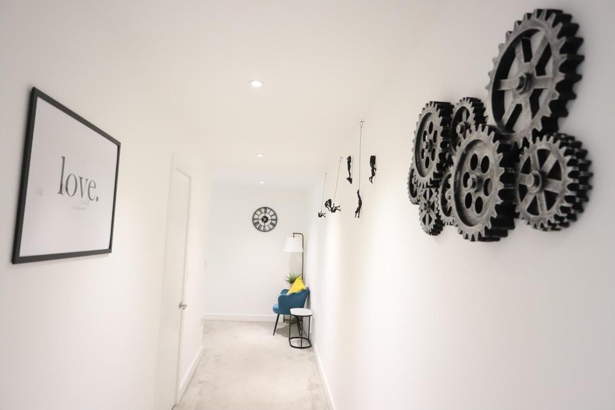 Spacious 3-Story Retreat With Rooftop Terrace And Modern Amenities لندن المظهر الخارجي الصورة