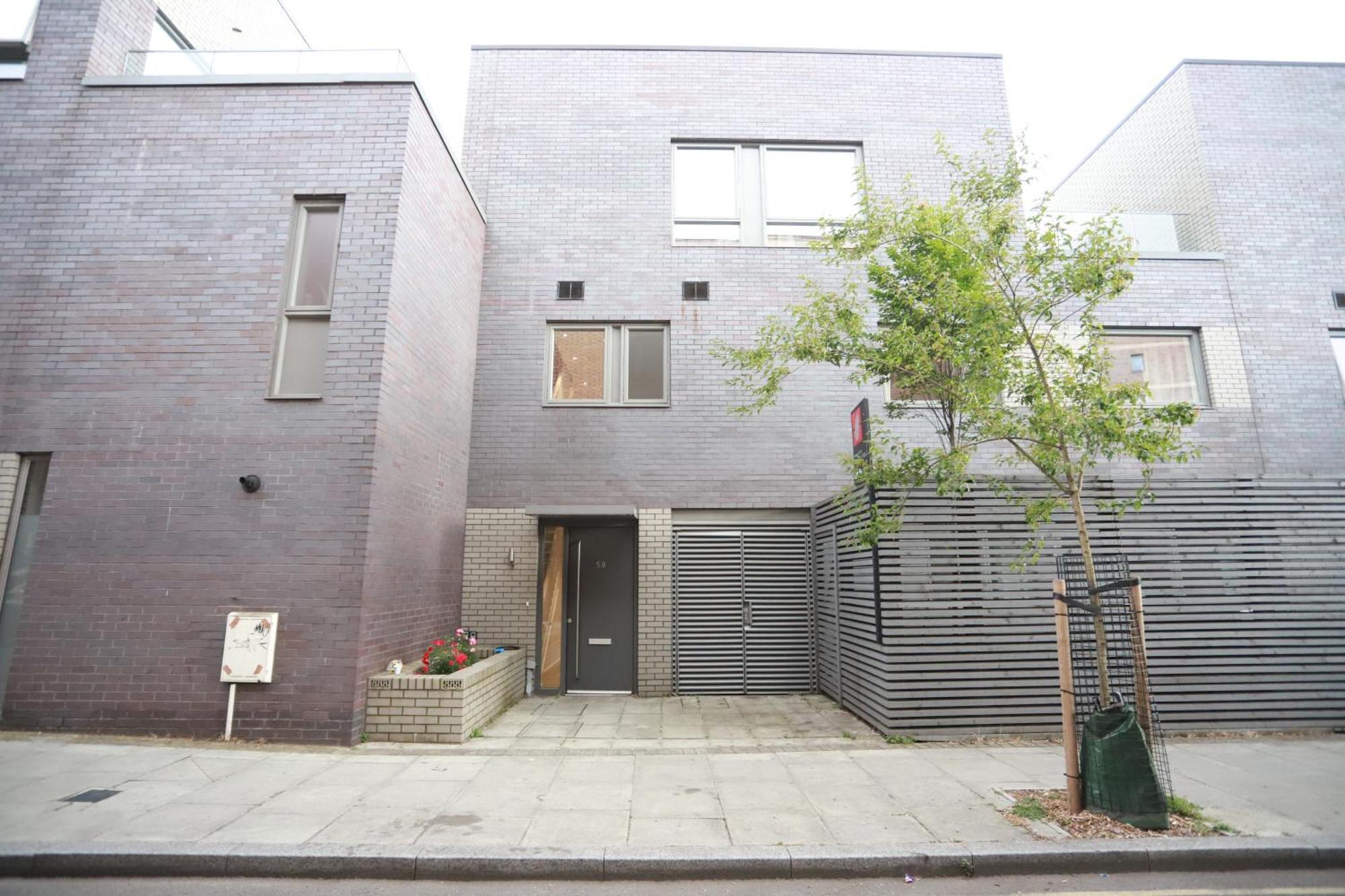 Spacious 3-Story Retreat With Rooftop Terrace And Modern Amenities لندن المظهر الخارجي الصورة