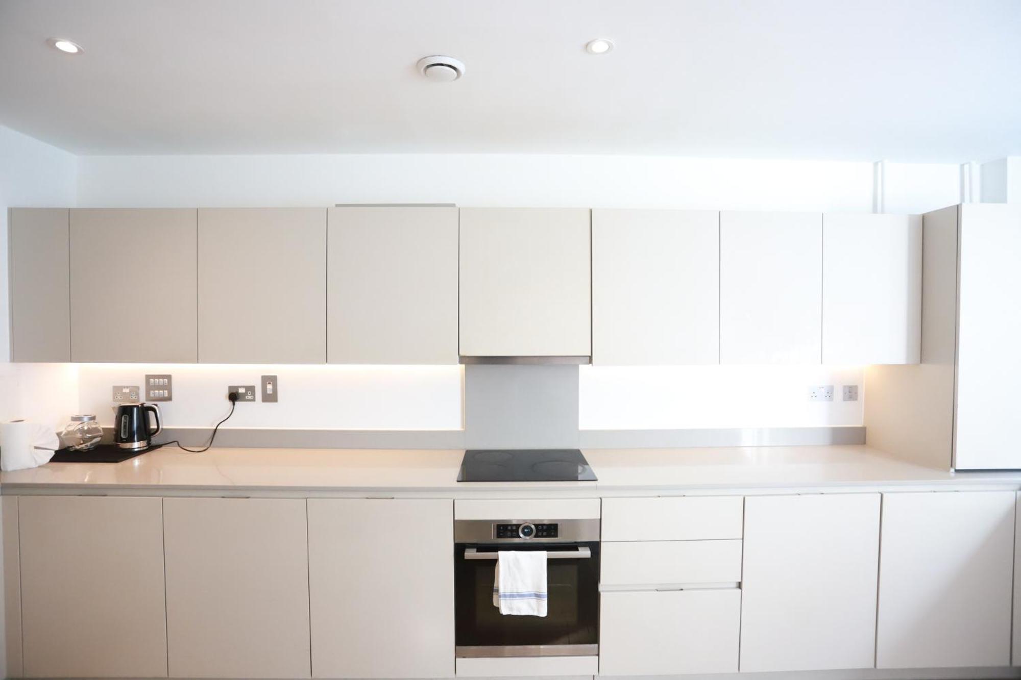 Spacious 3-Story Retreat With Rooftop Terrace And Modern Amenities لندن المظهر الخارجي الصورة