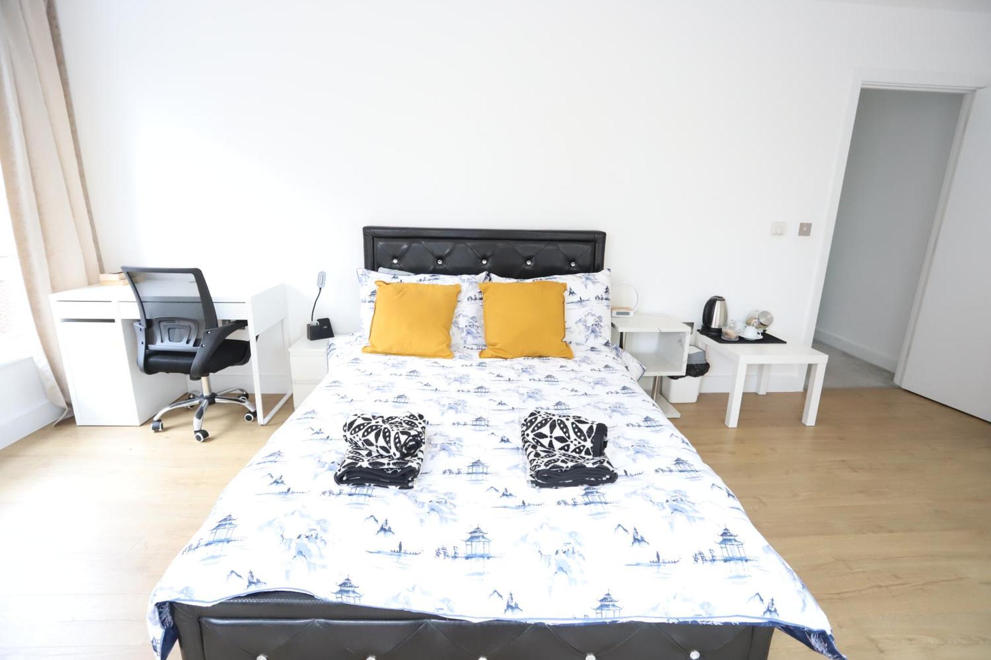 Spacious 3-Story Retreat With Rooftop Terrace And Modern Amenities لندن المظهر الخارجي الصورة