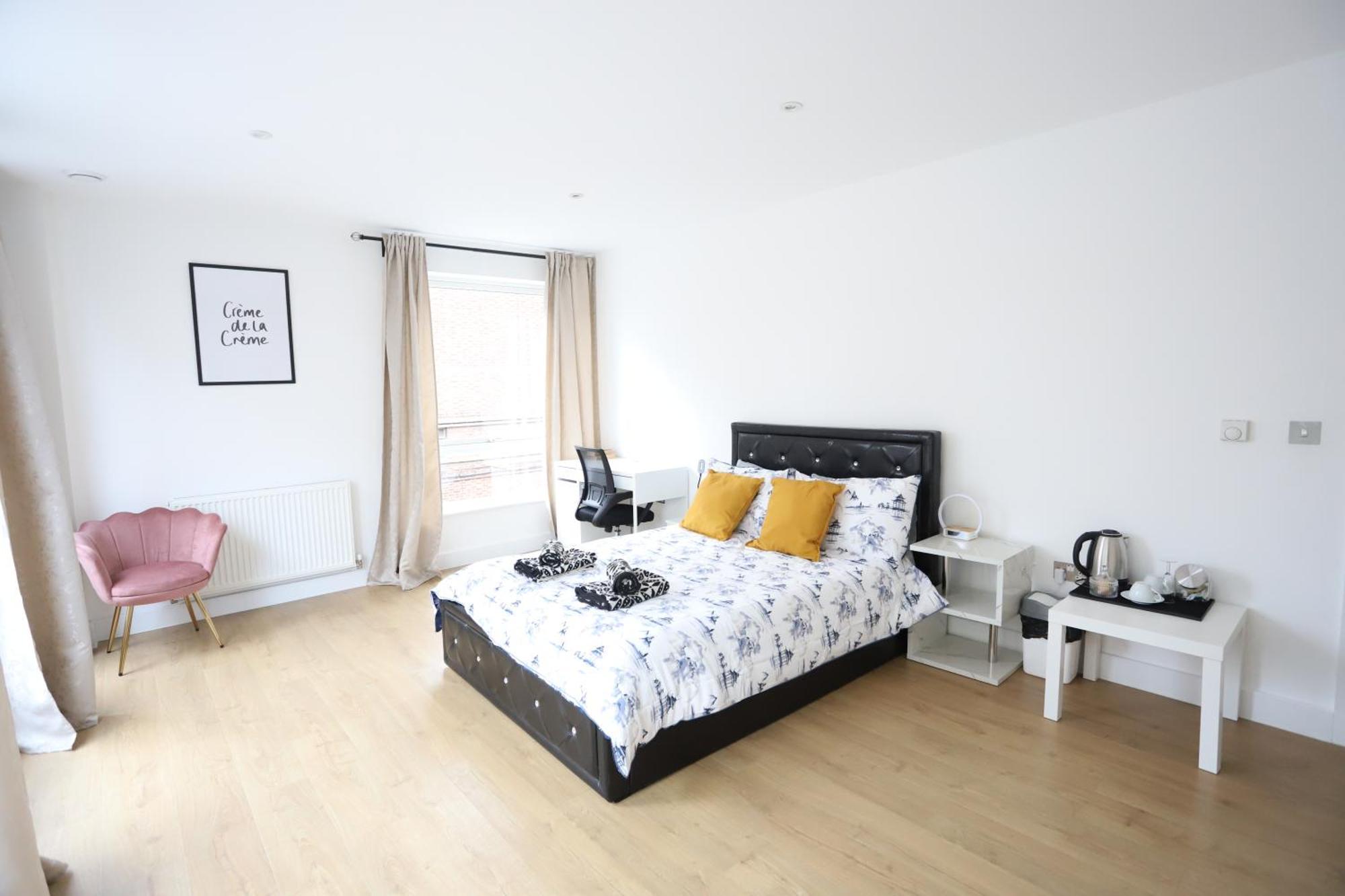 Spacious 3-Story Retreat With Rooftop Terrace And Modern Amenities لندن المظهر الخارجي الصورة