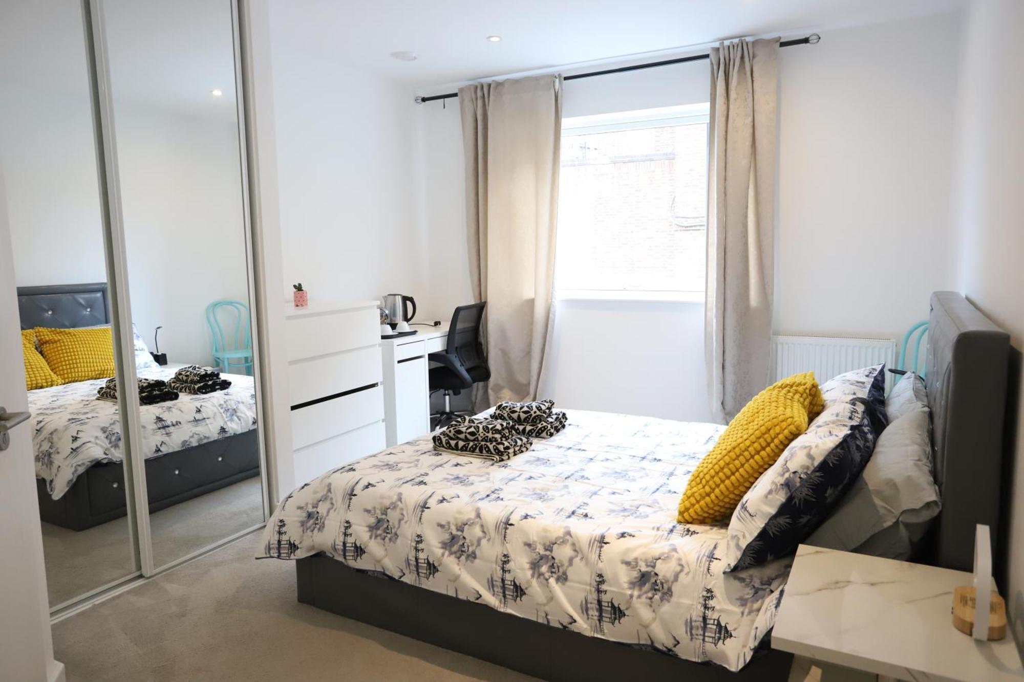 Spacious 3-Story Retreat With Rooftop Terrace And Modern Amenities لندن المظهر الخارجي الصورة