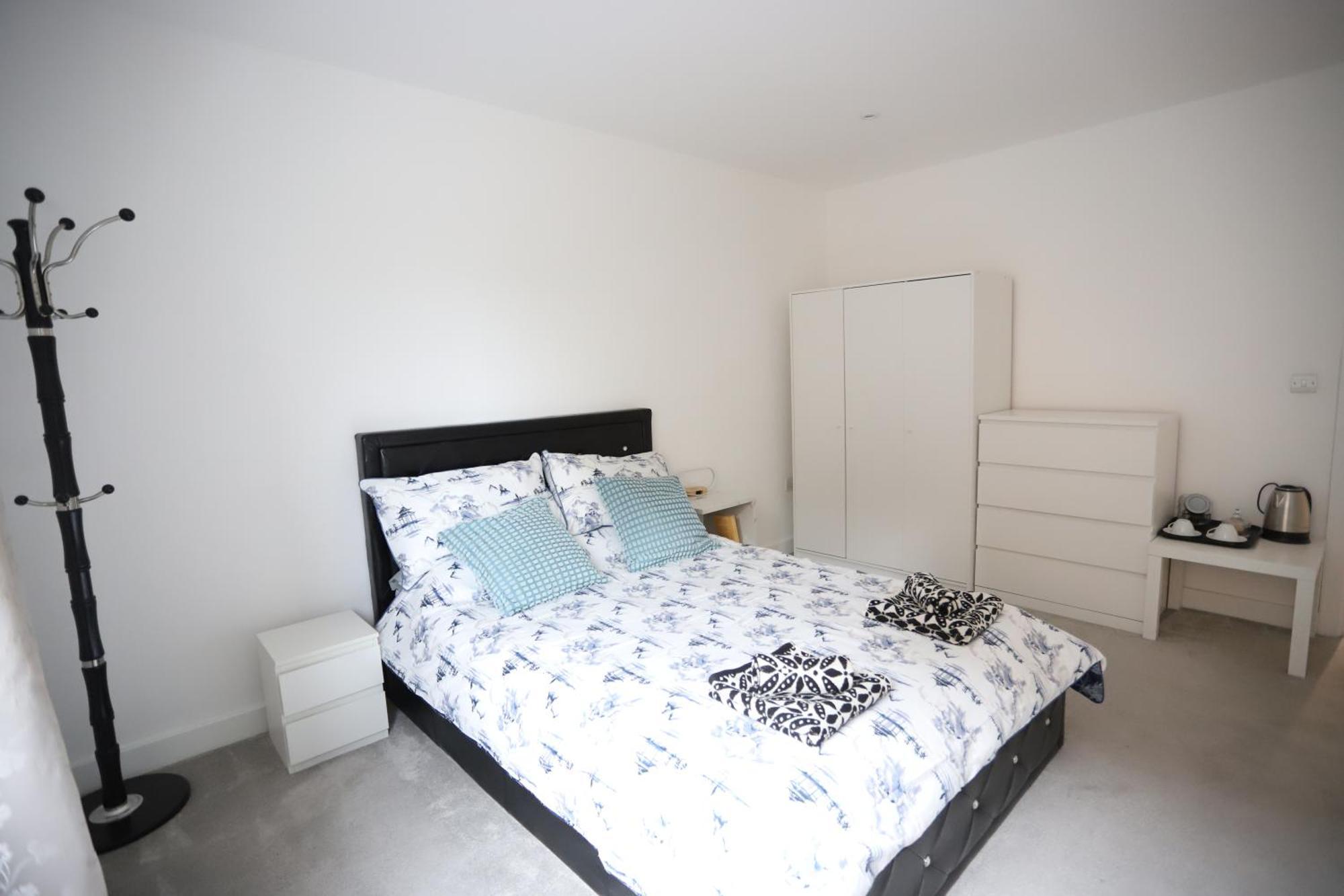 Spacious 3-Story Retreat With Rooftop Terrace And Modern Amenities لندن المظهر الخارجي الصورة