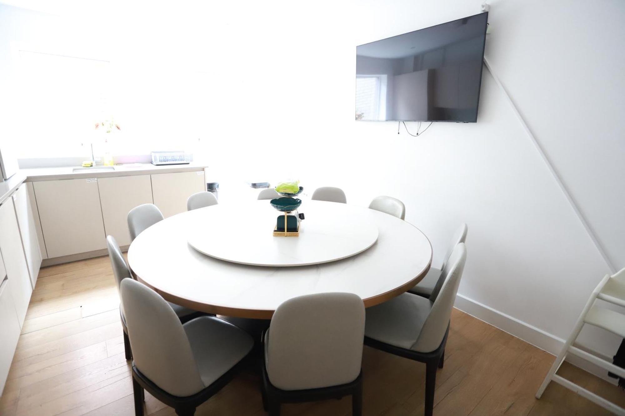 Spacious 3-Story Retreat With Rooftop Terrace And Modern Amenities لندن المظهر الخارجي الصورة